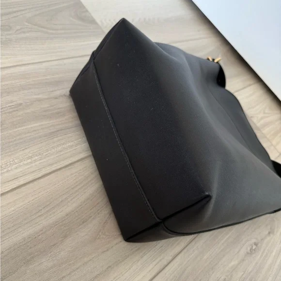 Madewell The Essential Bucket Tote - Picture 9 of 10